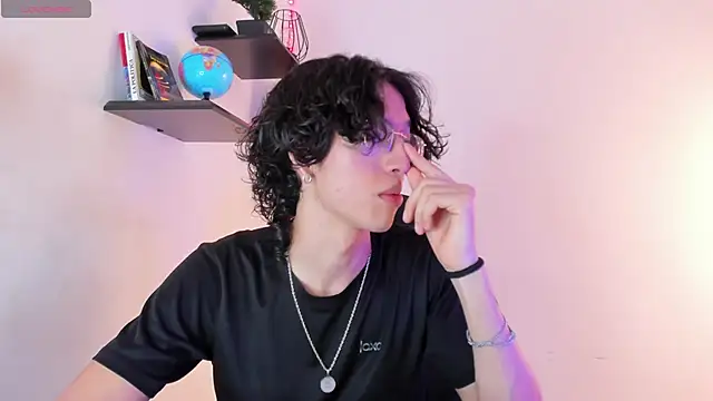 Snapshot of manu_vera chatting on October 5, 3:05 am manu vera online show from October 5, 3:05 am