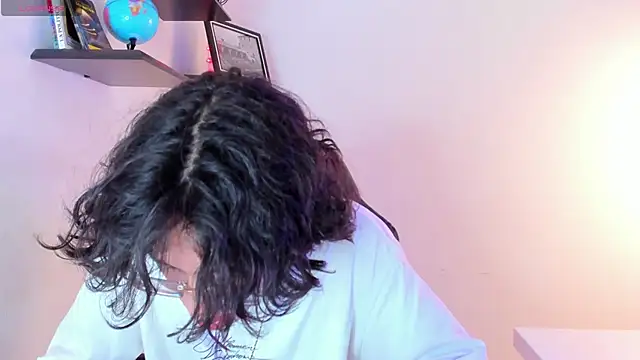 Snapshot of manu_vera chatting on October 6, 3:48 am manu vera online show from October 6, 3:48 am