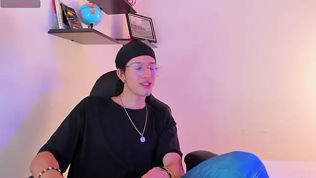 Snapshot of manu_vera chatting on October 10, 3:27 am manu vera online show from October 10, 3:27 am