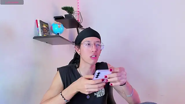 Snapshot of manu_vera chatting on October 11, 3:39 am manu vera online show from October 11, 3:39 am