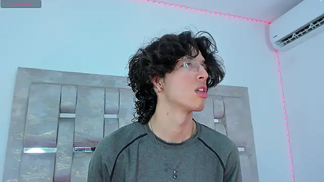 Snapshot of manu_vera chatting on October 11, 8:40 pm manu vera online show from October 11, 8:40 pm