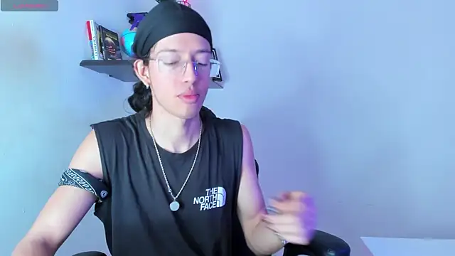 Snapshot of manu_vera chatting on October 13, 3:45 pm manu vera online show from October 13, 3:45 pm