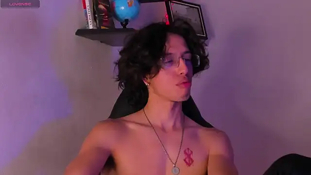 Snapshot of manu_vera chatting on October 16, 8:48 am manu vera online show from October 16, 8:48 am