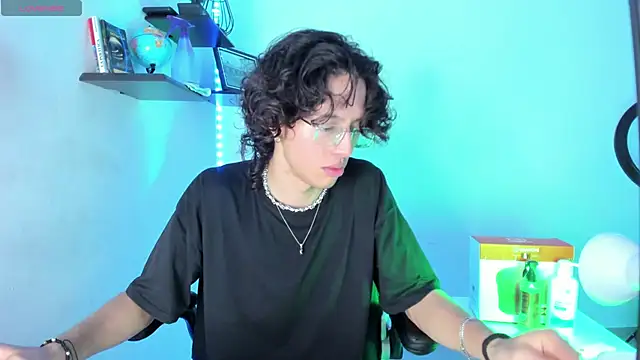 Snapshot of manu_vera chatting on October 21, 2:56 am manu vera online show from October 21, 2:56 am