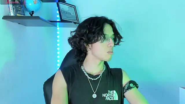 Snapshot of manu_vera chatting on October 24, 3:03 am manu vera online show from October 24, 3:03 am