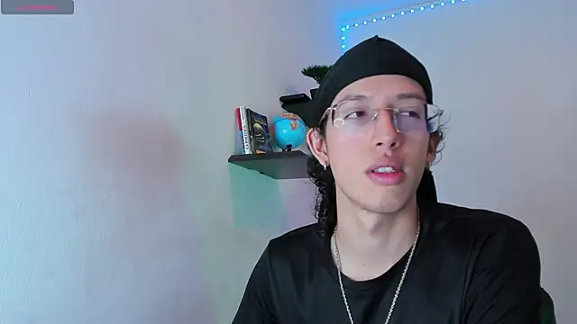 Snapshot of manu_vera chatting on October 25, 4:20 am manu vera online show from October 25, 4:20 am