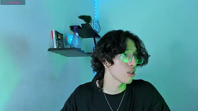 Snapshot of manu_vera chatting on October 28, 3:10 am manu vera online show from October 28, 3:10 am