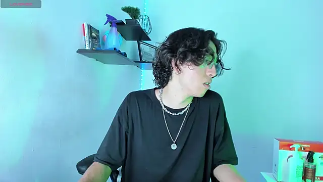 Snapshot of manu_vera chatting on November 2, 2:36 am manu vera online show from November 2, 2:36 am