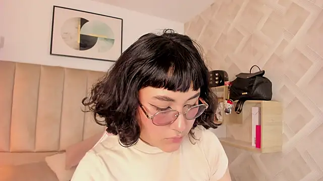 Haru Bonny online show from March 18, 7:39 pm