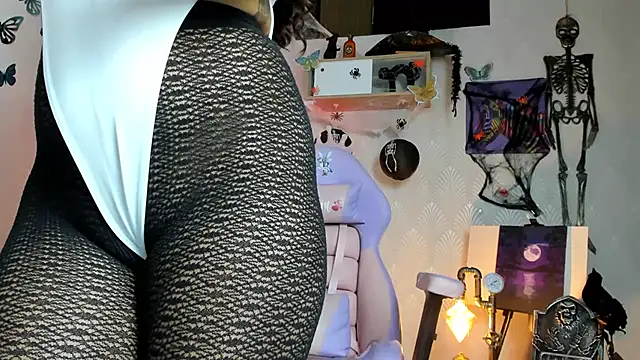 Snapshot of Alaia_Love77 chatting on October 16, 9:49 pm Alaia Love77 online show from October 16, 9:49 pm