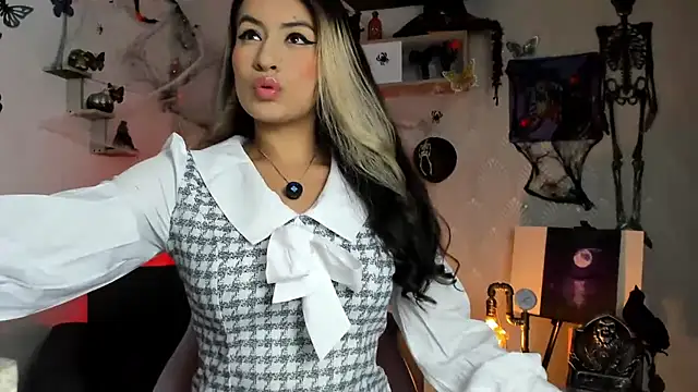 Snapshot of Alaia_Love77 chatting on October 17, 10:12 pm Alaia Love77 online show from October 17, 10:12 pm