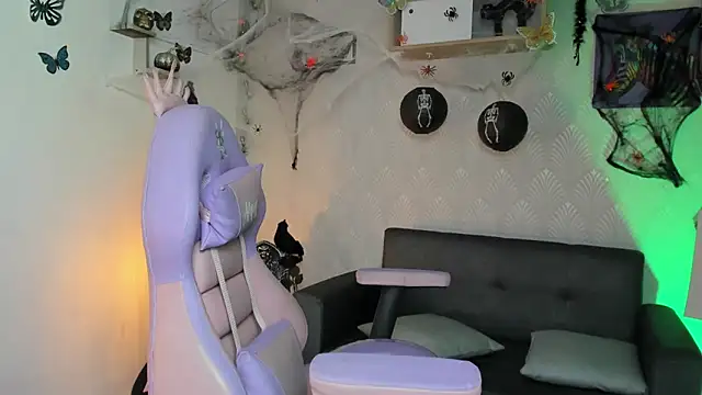 Snapshot of Alaia_Love77 chatting on October 19, 11:05 pm Alaia Love77 online show from October 19, 11:05 pm