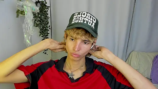 santy-kitty online show from October 6, 2:53 am