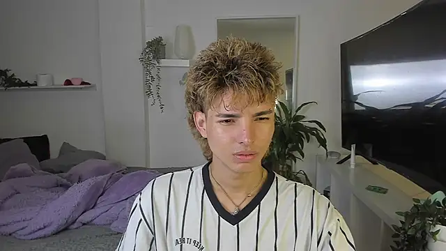 santy-kitty online show from October 28, 1:09 am