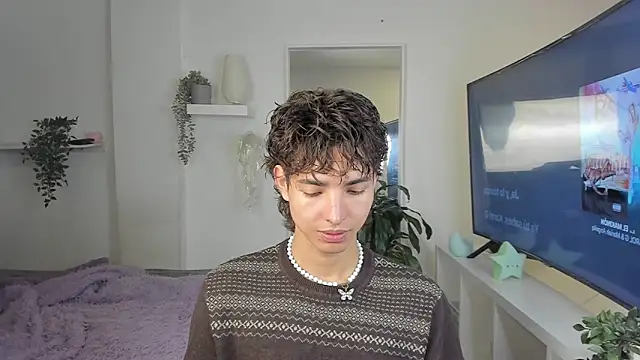 santy-kitty online show from December 2, 2:39 am