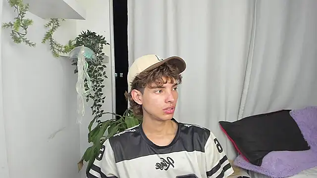 santy-kitty online show from January 11, 1:10 am