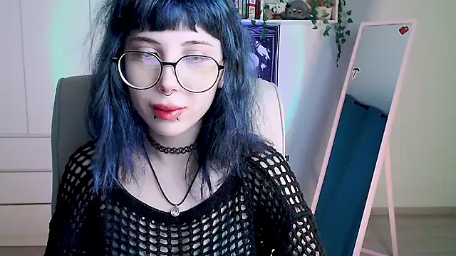 Snapshot of MoriHorri chatting on December 8, 1:24 am MoriHorri online show from December 8, 1:24 am