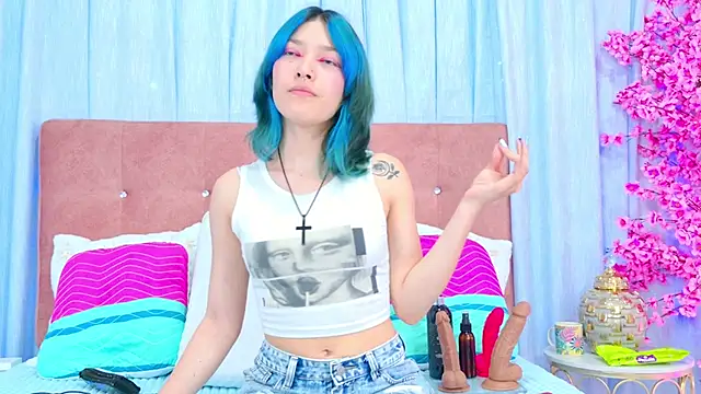 AlliciaKim online show from November 6, 7:15 pm