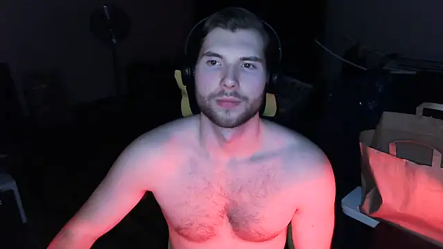 Snapshot of Ironman220 chatting on April 4, 9:01 pm Ironman220 online show from April 4, 9:01 pm