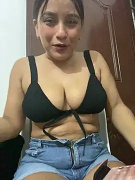 Snapshot of perlita05 chatting on February 13, 2:34 am perlita05 online show from February 13, 2:34 am