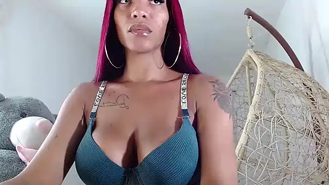 ebonyhotcats90 online show from September 15, 10:43 pm