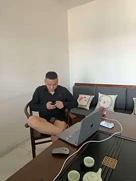 Snapshot of ShaoZian_1 chatting on October 23, 2:33 am ShaoZian 1 online show from October 23, 2:33 am