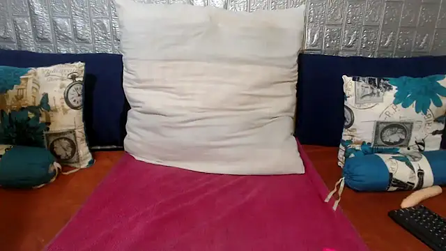 Snapshot of DiamondLuv29 chatting on January 9, 9:06 am DiamondLuv29 online show from January 9, 9:06 am