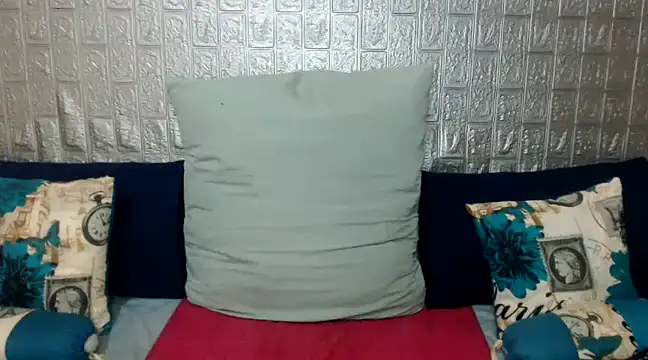 Snapshot of DiamondLuv29 chatting on January 24, 3:22 am DiamondLuv29 online show from January 24, 3:22 am