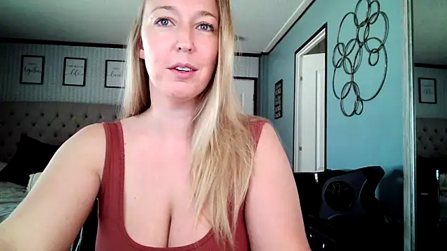 Snapshot of lucyallen4201 chatting on January 14, 6:17 pm lucyallen4201 online show from January 14, 6:17 pm