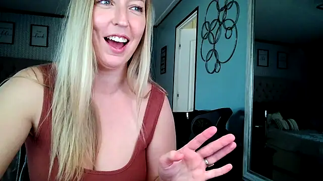 Snapshot of lucyallen4201 chatting on January 14, 9:20 pm lucyallen4201 online show from January 14, 9:20 pm