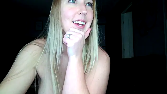 Snapshot of lucyallen4201 chatting on January 22, 10:37 pm lucyallen4201 online show from January 22, 10:37 pm