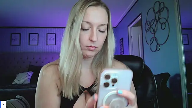 Snapshot of lucyallen4201 chatting on March 13, 5:39 pm lucyallen4201 online show from March 13, 5:39 pm