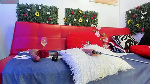 Snapshot of Venus_R0se chatting on December 1, 7:47 pm Venus R0se online show from December 1, 7:47 pm