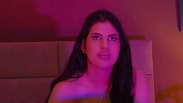 Snapshot of GiuliaHarvey chatting on February 2, 6:15 am GiuliaHarvey online show from February 2, 6:15 am