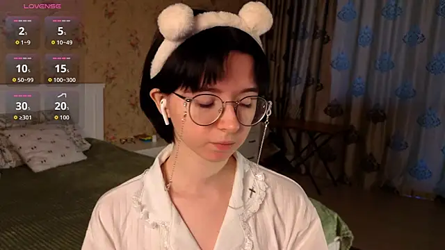 Snapshot of Nora_Failure chatting on October 25, 8:55 am Nora Failure online show from October 25, 8:55 am