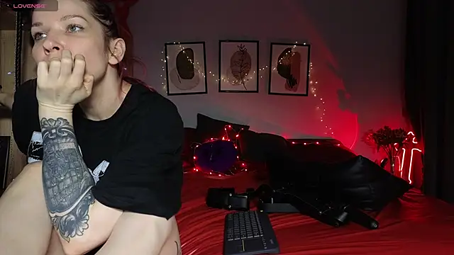 Snapshot of Devil_s_bride chatting on September 20, 3:35 pm Devil s bride online show from September 20, 3:35 pm