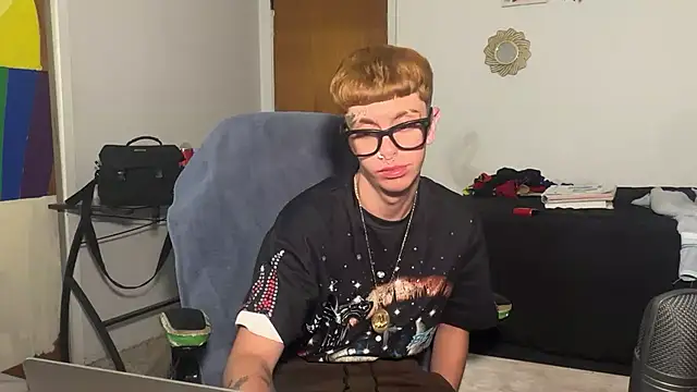 Snapshot of twentywithafelonyy chatting on November 8, 10:37 am twentywithafelonyy online show from November 8, 10:37 am