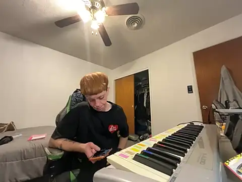 Snapshot of twentywithafelonyy chatting on February 1, 7:51 am twentywithafelonyy online show from February 1, 7:51 am