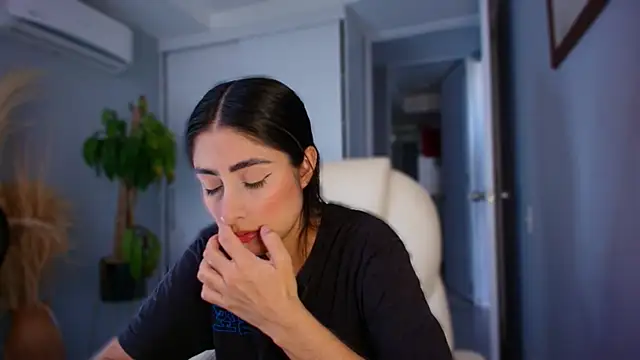 auroracaruso11 online show from September 21, 9:27 pm