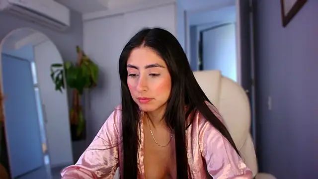 auroracaruso11 online show from October 6, 8:50 pm