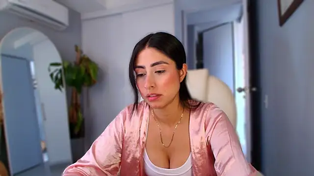 auroracaruso11 online show from October 7, 9:45 pm