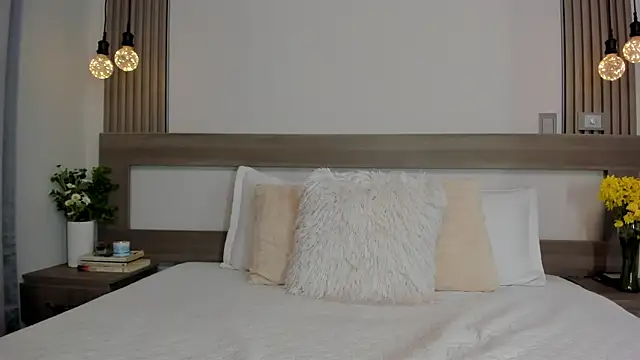 SaraGomez1 online show from December 15, 1:02 am