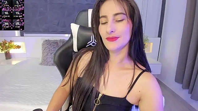 SaraGomez1 online show from December 14, 1:49 pm