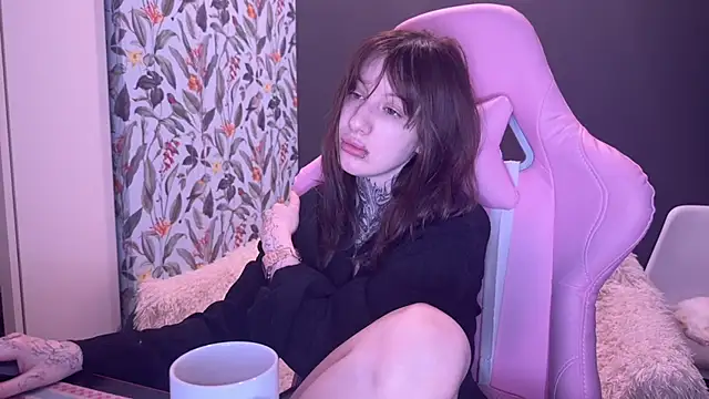 moundliicht1 online show from April 30, 8:57 pm