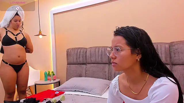 Dilan y Mia online show from December 30, 12:42 pm