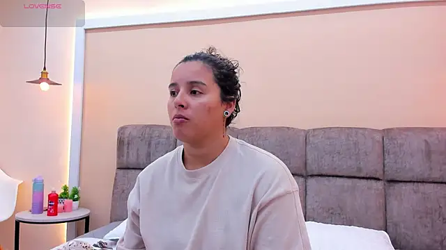 Dilan y Mia online show from January 7, 12:20 pm