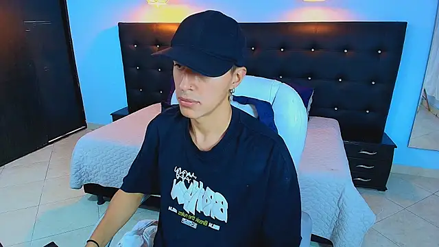 Lobo 17  online show from February 4, 8:02 am