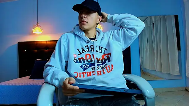 Lobo 17  online show from February 14, 4:58 am