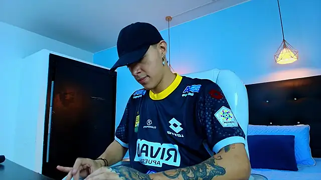 Lobo 17  online show from February 19, 3:50 am