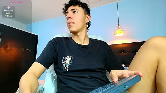 Lobo 17  online show from February 25, 4:14 am